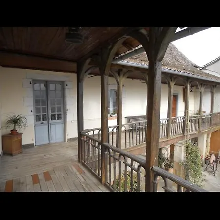 A Louer Maison De Maitre En Bordure De Riviere *